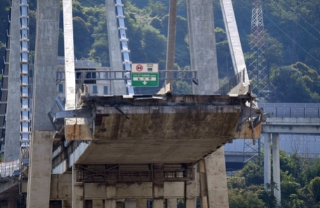 Crollo ponte Morandi, Di Maio usi meno Twitter e sostenga lavoro Toti!